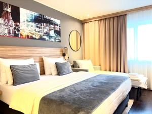 Posteľ alebo postele v izbe v ubytovaní Leonardo Hotel Vienna Hauptbahnhof
