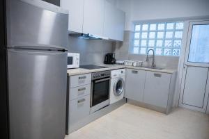 Kuchyň nebo kuchyňský kout v ubytování Grec Maison Piraeus by GrecCollection
