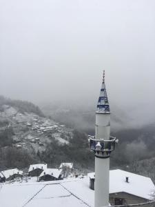 Ảnh trong thư viện ảnh của أوزونغول Uzongol Fotinos Wooden Cottage Two Bedroom ở Çaykara