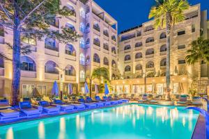 Bazén v ubytování Glaros Beach Hotel nebo v jeho okolí