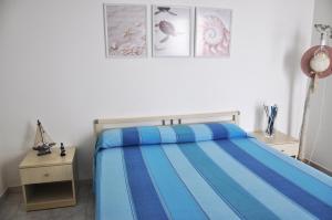 a bedroom with a bed and two nightstands and a bed sidx sidx sidx at Casa Dei Marini in Lido Marini