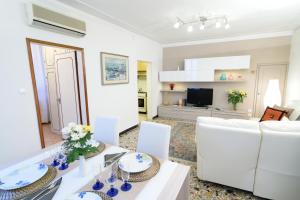 A television and/or entertainment centre at Venice Life