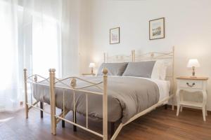 Posteľ alebo postele v izbe v ubytovaní Donna Margherita Rome Suite & Rooms