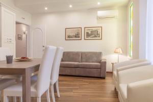 Posedenie v ubytovaní Donna Margherita Rome Suite & Rooms