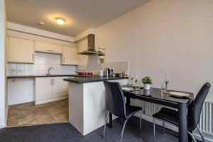 a kitchen and dining room with a table and chairs at Charming 1-bed Flat in Eastwood in Eastwood