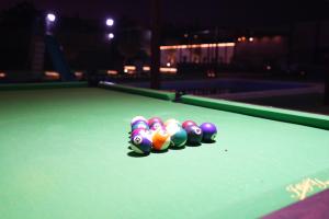 Τραπέζι μπιλιάρδου στο Farm Football court, Jacuzzi, BBQ Sharjah book and make the first impression