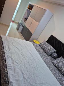 Postel nebo postele na pokoji v ubytování Apartment Borneo Bay City - Asnah Property