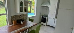 Η κουζίνα ή μικρή κουζίνα στο Casa com natureza +25 φωτογραφίες