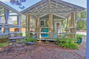 Zahrada ubytování Creekside Cabins - The Nest + 10 fotografií