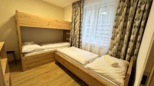 Ένα ή περισσότερα κρεβάτια σε δωμάτιο στο Apartmány Chalet Trubárka +42 φωτογραφίες