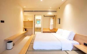 Postel nebo postele na pokoji v ubytování Shanghai Xingshe Camping B&B Disney Branch
