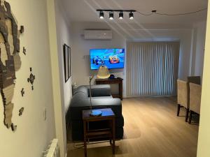 Televiisor ja/või meelelahutuskeskus majutusasutuses Departamento Villa Mercedes San Luis FUCO 3 con Cochera