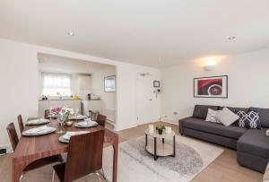 a living room with a table and a couch at Covent Garden 2BR - Urban Chic Apartment in London