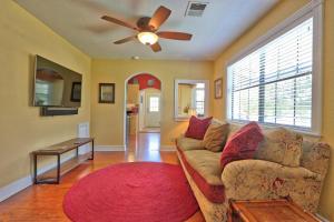 Et tv og/eller underholdning på Sunflower Ridge Cottage