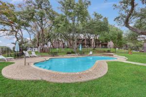 Kolam renang di atau dekat dengan Groovy Getaway