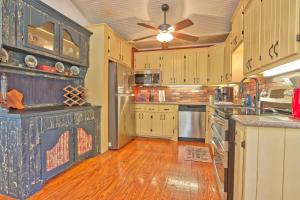 Køkken eller tekøkken på Sunflower Ridge Cottage