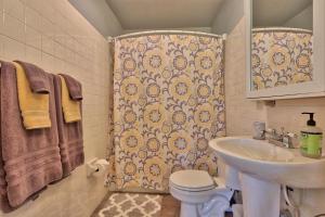 Et badeværelse på Sunflower Ridge Cottage + 14 billeder