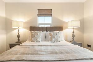 Voodi või voodid majutusasutuse Coronation Cottage - Hot Tub Coming Soon toas