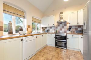 Köök või kööginurk majutusasutuses Coronation Cottage - Hot Tub Coming Soon