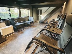 室内サウナ 最大18名 川に面する高級貸切宿 下吉田 月江寺駅徒歩圏内 自転車レンタル及び駐車場3台無料的休息区