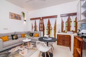 Η κουζίνα ή μικρή κουζίνα στο Couzy Luxurious Malindi Town One bedroom Appartment