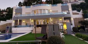 The swimming pool at or close to CORAL- Managed by Almarina Villas