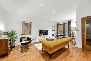 a living room with a yellow couch and chairs at Springfield Thirteen in Harrogate