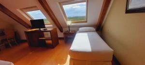 TV a/nebo společenská místnost v ubytování Hotel y Cabañas Llanuras de Diana - Caja Los Andes