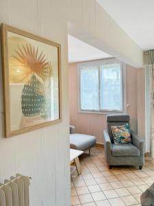 a living room with a chair and a chair at Maison familiale à 500m des plages avec jardin in Saint-Nazaire