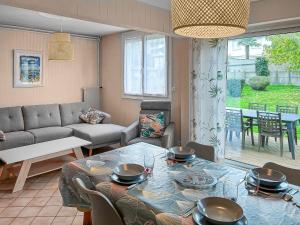 a living room with a table and a couch at Maison familiale à 500m des plages avec jardin in Saint-Nazaire