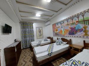 Телевизор и/или развлекательный центр в Hotel Gulnaraxanum Boutique This hotel is nearby the center of the old city Every room decorated in the unique style
