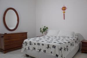 Postel nebo postele na pokoji v ubytování Hotel Beijing Cartagena
