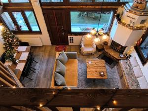 an overhead view of a living room with a couch and a table at Herme's Hut in Pavliani