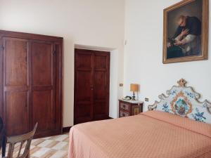 a bedroom with a bed and a painting on the wall at Villa Donna Anna in Assisi