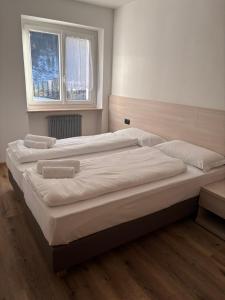 Postel nebo postele na pokoji v ubytování Cèsa Carlotta by AMA Val di Fassa