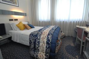 Postel nebo postele na pokoji v ubytování Hotel Michelangelo + 37 fotografií
