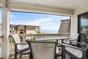 Ocean Forest Villas A307 - Oceanview的阳台或露台
