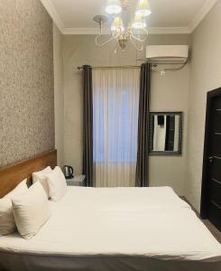 Tempat tidur dalam kamar di Hotel Cozy