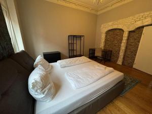 Ein Bett oder Betten in einem Zimmer der Unterkunft Zimmer in Kaiserslautern