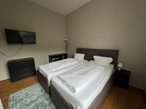 Ein Bett oder Betten in einem Zimmer der Unterkunft Zimmer in Kaiserslautern