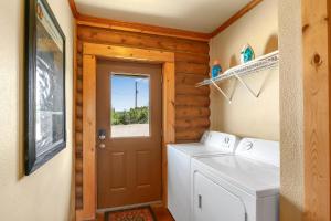 Fotografie z fotogalerie ubytování Lighthouse Hill Ranch - Log Home v destinaci Johnson City