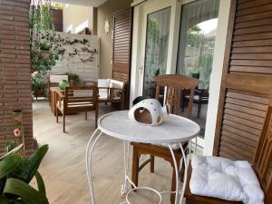 a table with a hat on it on a patio at Casa Tota in Trevignano Romano