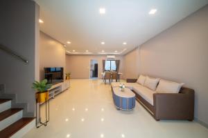 TV a/nebo společenská místnost v ubytování Long-term renting benefits Jomtien Beach The Venice Villa