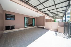 Balkón nebo terasa v ubytování Long-term renting benefits Jomtien Beach The Venice Villa