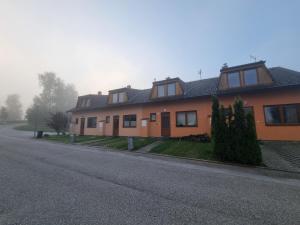Budova, v ktorej sa dovolenkový dom nachádza