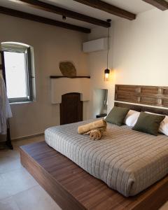 Postel nebo postele na pokoji v ubytování Amalthea Luxury Suites