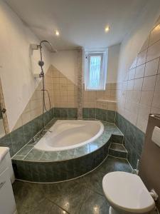 Ein Badezimmer in der Unterkunft Zimmer in Kaiserslautern