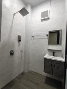Phòng tắm tại RINA HOMESTAY Kemaman