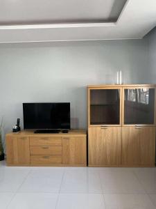 Μια τηλεόραση ή/και κέντρο ψυχαγωγίας στο LAGINHA Apartamento