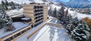 En generel udsigt til bjerge eller udsigt til bjerge taget fra lejlighedshotellet